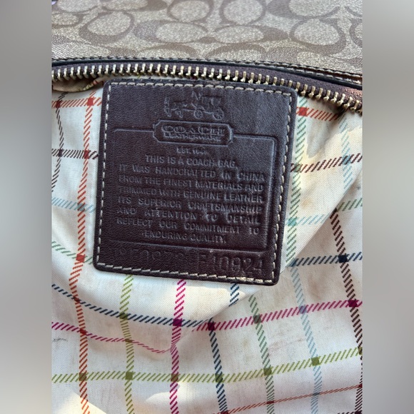 COACH HERITAGE SIGNATURE C CROSSBODY. Creed F40924. Has original hang tag. EUC - Picture 7 of 12